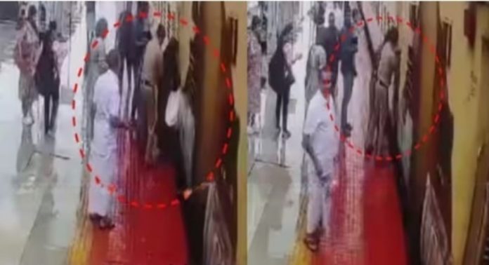 തിരൂരിൽ ഓടുന്ന ട്രെയിനിൽ നിന്ന് വീണ സ്ത്രീയെ രക്ഷിച്ചെടുത്ത് ആര്പിഎഫ് ഉദ്യോഗസ്ഥൻ തിരൂരിൽ ഓടുന്ന ട്രെയിനിൽ നിന്ന് വീണ സ്ത്രീയെ രക്ഷിച്ചെടുത്ത് ആര്പിഎഫ് ഉദ്യോഗസ്ഥൻ
