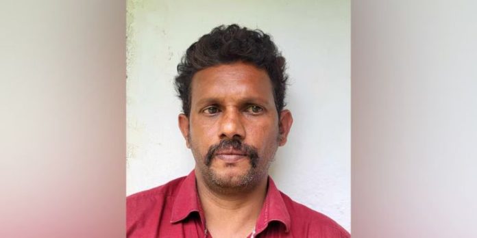 ഡ്രൈ ഡേയില് മദ്യവിൽപ്പന ; ഇന്ത്യൻ നിർമ്മിത വിദേശ മദ്യവുമായി യുവാവ് പിടിയിൽ ഡ്രൈ ഡേയില് മദ്യവിൽപ്പന ; ഇന്ത്യൻ നിർമ്മിത വിദേശ മദ്യവുമായി യുവാവ് പിടിയിൽ