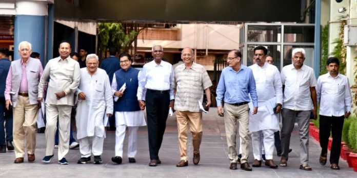 വോട്ടെണ്ണലില് സുതാര്യത വേണം ; തെരഞ്ഞെടുപ്പ് കമ്മീഷനെ കണ്ട് ഇന്ത്യ സഖ്യം വോട്ടെണ്ണലില് സുതാര്യത വേണം ; തെരഞ്ഞെടുപ്പ് കമ്മീഷനെ കണ്ട് ഇന്ത്യ സഖ്യം