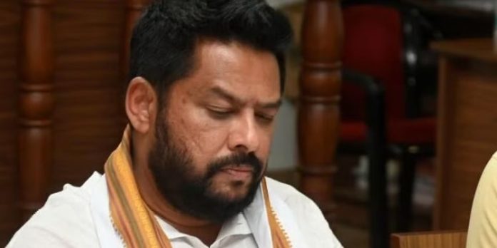 അഴിമതി ആരോപണം ; സിദ്ധരാമയ്യ സര്ക്കാരില് ആദ്യ രാജി അഴിമതി ആരോപണം ; സിദ്ധരാമയ്യ സര്ക്കാരില് ആദ്യ രാജി