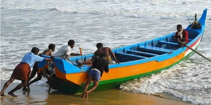 കേരള – കർണാടക – ലക്ഷദ്വീപ് തീരങ്ങളിൽ മത്സ്യബന്ധനം പാടില്ല കേരള – കർണാടക – ലക്ഷദ്വീപ് തീരങ്ങളിൽ മത്സ്യബന്ധനം പാടില്ല