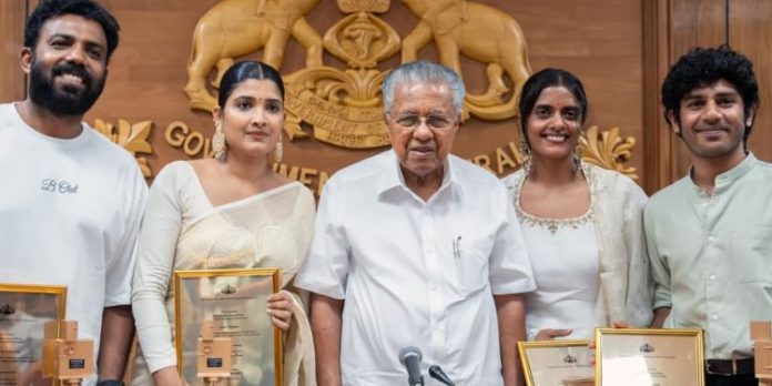 കാൻ താരങ്ങളെ ആദരിച്ച് മുഖ്യമന്ത്രി ; കുവൈറ്റ് ദുരന്തത്തിന്റെ പശ്ചാത്തലത്തിൽ ആഘോഷപരിപാടികൾ ഒഴിവാക്കി കാൻ താരങ്ങളെ ആദരിച്ച് മുഖ്യമന്ത്രി ; കുവൈറ്റ് ദുരന്തത്തിന്റെ പശ്ചാത്തലത്തിൽ ആഘോഷപരിപാടികൾ ഒഴിവാക്കി