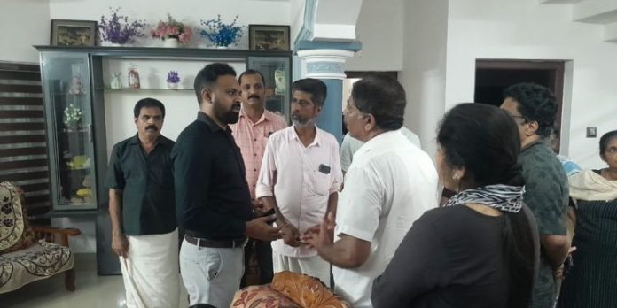 കുവൈറ്റിൽ മരിച്ച പത്തനംതിട്ട സ്വദേശികളുടെ മൃതദേഹങ്ങൾ എത്രയും വേഗം നാട്ടിൽ എത്തിക്കും ; പത്തനംതിട്ട കളക്ടർ കുവൈറ്റിൽ മരിച്ച പത്തനംതിട്ട സ്വദേശികളുടെ മൃതദേഹങ്ങൾ എത്രയും വേഗം നാട്ടിൽ എത്തിക്കും ; പത്തനംതിട്ട കളക്ടർ