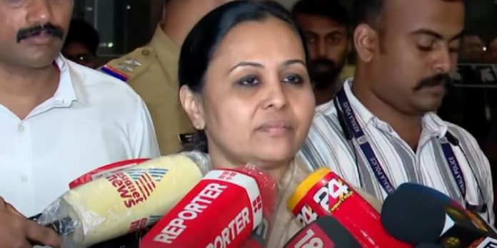 കേന്ദ്രം അനുമതി നിഷേധിച്ചു ; വീണാ ജോർജിന്റെ കുവൈത്ത് യാത്ര മുടങ്ങി കേന്ദ്രം അനുമതി നിഷേധിച്ചു ; വീണാ ജോർജിന്റെ കുവൈത്ത് യാത്ര മുടങ്ങി