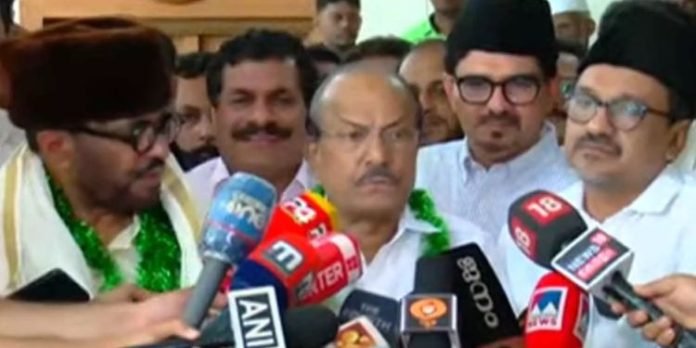 പാണക്കാട് തങ്ങളുടെ നേതൃത്വത്തെ വെല്ലുവിളിക്കാൻ ആർക്കും കഴിയില്ലെന്ന് തെളിഞ്ഞു : പി.കെ കുഞ്ഞാലിക്കുട്ടി പാണക്കാട് തങ്ങളുടെ നേതൃത്വത്തെ വെല്ലുവിളിക്കാൻ ആർക്കും കഴിയില്ലെന്ന് തെളിഞ്ഞു : പി.കെ കുഞ്ഞാലിക്കുട്ടി