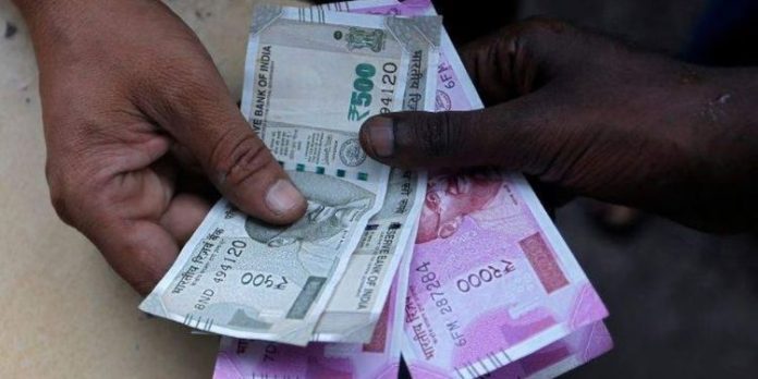 40,000 രൂപ കൈക്കൂലി വാങ്ങുന്നതിനിടെ താലൂക്ക് സര്വേയര് പിടിയില് 40,000 രൂപ കൈക്കൂലി വാങ്ങുന്നതിനിടെ താലൂക്ക് സര്വേയര് പിടിയില്