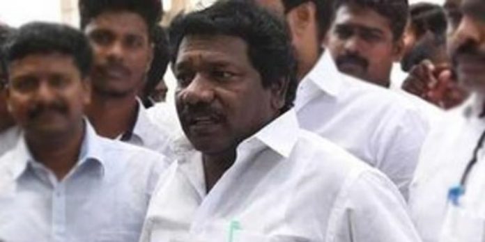 ബാഗിൽ 40 വെടിയുണ്ടകൾ ; ചെന്നൈ വിമാനത്താവളത്തിൽ തമിഴ് നടൻ പിടിയിൽ ബാഗിൽ 40 വെടിയുണ്ടകൾ ; ചെന്നൈ വിമാനത്താവളത്തിൽ തമിഴ് നടൻ പിടിയിൽ