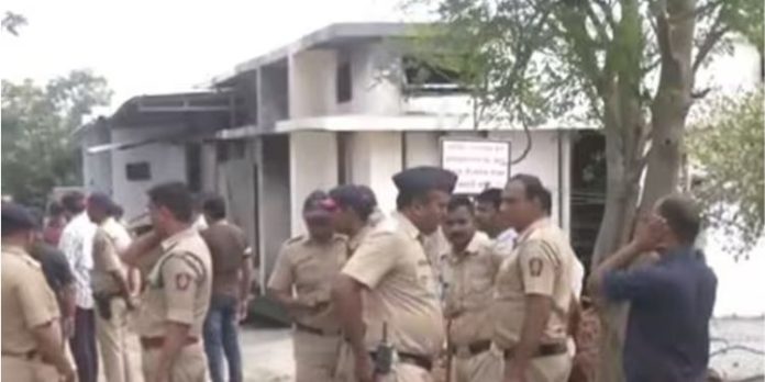 നാഗ്പൂരില് സ്ഫോടകവസ്തു നിര്മാണ ഫാക്ടറിയില് പൊട്ടിത്തെറി ; 5 മരണം നാഗ്പൂരില് സ്ഫോടകവസ്തു നിര്മാണ ഫാക്ടറിയില് പൊട്ടിത്തെറി ; 5 മരണം