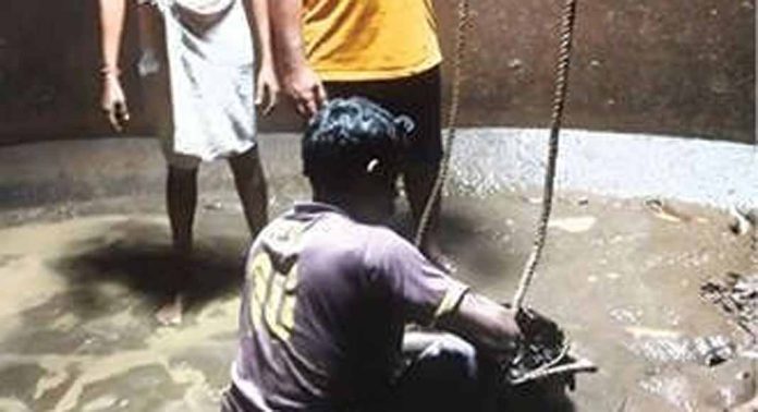 വെണ്ണപ്ര വാട്ടർ ടാങ്കിലെ ചെളി നാട്ടുകാർ നീക്കി വെണ്ണപ്ര വാട്ടർ ടാങ്കിലെ ചെളി നാട്ടുകാർ നീക്കി