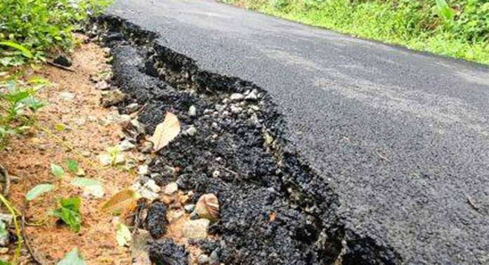 ഉഷസ് പടി – വെള്ളപ്പാറ മുരുപ്പ് റോഡിന്റെ വിവിധ ഭാഗങ്ങൾ ഇടിഞ്ഞു താഴ്ന്നു ഉഷസ് പടി – വെള്ളപ്പാറ മുരുപ്പ് റോഡിന്റെ വിവിധ ഭാഗങ്ങൾ ഇടിഞ്ഞു താഴ്ന്നു