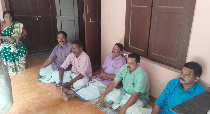അടവി കുട്ടവഞ്ചി സവാരി കേന്ദ്രത്തിൽ കൊടിമരം സ്ഥാപിക്കണമെന്ന് എ ഐ റ്റി യു സി അടവി കുട്ടവഞ്ചി സവാരി കേന്ദ്രത്തിൽ കൊടിമരം സ്ഥാപിക്കണമെന്ന് എ ഐ റ്റി യു സി