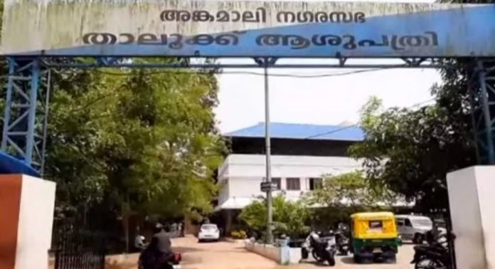 അങ്കമാലി താലൂക്കാശുപത്രിയിലെ ഷൂട്ടിംഗ് ; വിവാദമായതോടെ ചിത്രീകരണം ഉപേക്ഷിച്ചു അങ്കമാലി താലൂക്കാശുപത്രിയിലെ ഷൂട്ടിംഗ് ; വിവാദമായതോടെ ചിത്രീകരണം ഉപേക്ഷിച്ചു