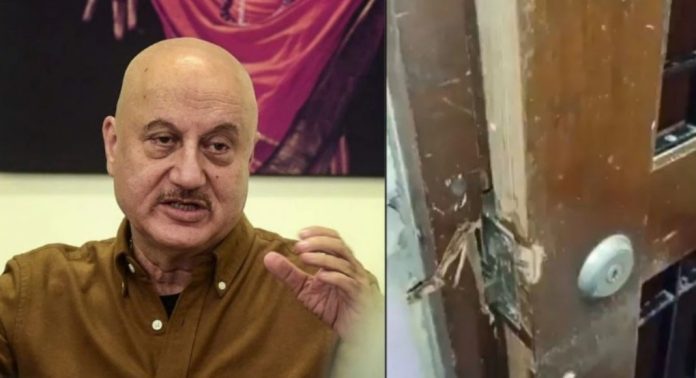 അനുപം ഖേറിന്റെ ഓഫീസില് മോഷണം : രണ്ടുപേരെ മുംബൈ പോലീസ് അറസ്റ്റ് ചെയ്തു അനുപം ഖേറിന്റെ ഓഫീസില് മോഷണം : രണ്ടുപേരെ മുംബൈ പോലീസ് അറസ്റ്റ് ചെയ്തു