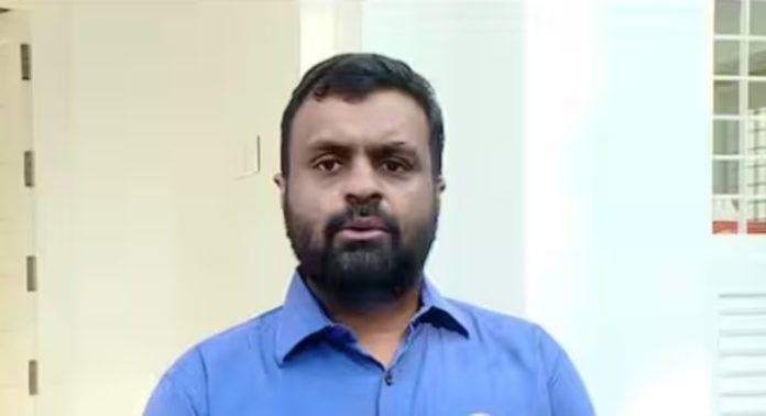 ബാർകോഴ : വാട്സ്ആപ് ഗ്രൂപ്പിലുള്ളത് ഭാര്യാപിതാവിന്റെ നമ്പറെന്ന് അർജുൻ ; മൊഴിയിൽ വൈരുധ്യമെന്ന് ക്രൈം ബ്രാഞ്ച് ബാർകോഴ : വാട്സ്ആപ് ഗ്രൂപ്പിലുള്ളത് ഭാര്യാപിതാവിന്റെ നമ്പറെന്ന് അർജുൻ ; മൊഴിയിൽ വൈരുധ്യമെന്ന് ക്രൈം ബ്രാഞ്ച്