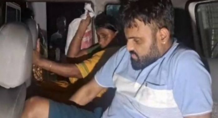 ഡോക്ടറാണെന്ന് പരിചയപ്പെടുത്തി ഹൈക്കോടതി അഭിഭാഷകനില് പണം തട്ടിയ കേസില് അമ്മയും മകനും അറസ്റ്റില് ഡോക്ടറാണെന്ന് പരിചയപ്പെടുത്തി ഹൈക്കോടതി അഭിഭാഷകനില് പണം തട്ടിയ കേസില് അമ്മയും മകനും അറസ്റ്റില്