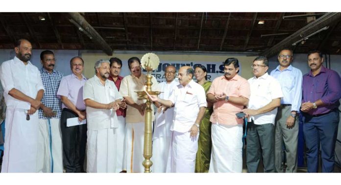വായന അറിവും ആനന്ദവും പകരുന്നു : ജോസഫ് എം. പുതുശ്ശേരി വായന അറിവും ആനന്ദവും പകരുന്നു : ജോസഫ് എം. പുതുശ്ശേരി
