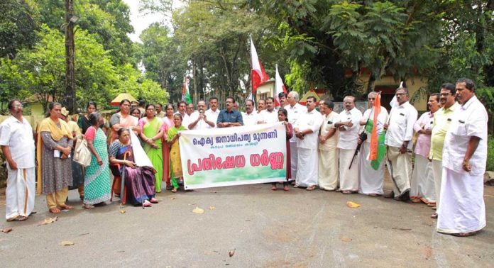 പമ്പാ ഷുഗർ ഫാക്ടറി പിൻവാതിൽ നിയമനത്തിന് എതിരെ യുഡിഎഫ് ധർണ്ണ നടത്തി പമ്പാ ഷുഗർ ഫാക്ടറി പിൻവാതിൽ നിയമനത്തിന് എതിരെ യുഡിഎഫ് ധർണ്ണ നടത്തി