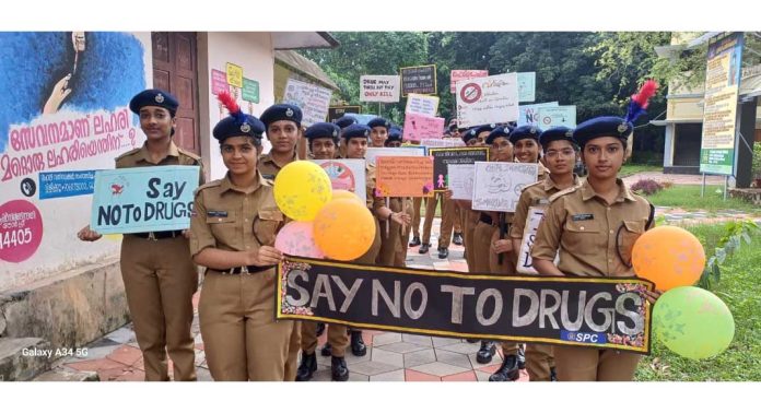 തോട്ടക്കോണം ഗവൺമെൻറ് ഹയർ സെക്കൻഡറി സ്കൂളിൽ ലഹരി വിരുദ്ധ ബോധവത്ക്കരണ പരിപാടി നടത്തി തോട്ടക്കോണം ഗവൺമെൻറ് ഹയർ സെക്കൻഡറി സ്കൂളിൽ ലഹരി വിരുദ്ധ ബോധവത്ക്കരണ പരിപാടി നടത്തി