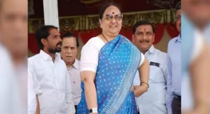 മഹാരാഷ്ട്രയിൽ ബിജെപിക്ക് വീണ്ടും തിരിച്ചടി ; വനിതാ നേതാവ് പാർട്ടി വിട്ടു ; എൻസിപിയിലേക്കെന്ന് സൂചന മഹാരാഷ്ട്രയിൽ ബിജെപിക്ക് വീണ്ടും തിരിച്ചടി ; വനിതാ നേതാവ് പാർട്ടി വിട്ടു ; എൻസിപിയിലേക്കെന്ന് സൂചന