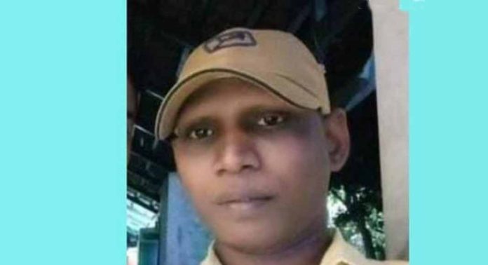 ആലപ്പുഴയിൽ യുവാവിനെ തോട്ടിൽ മരിച്ച നിലയിൽ കണ്ടെത്തി ആലപ്പുഴയിൽ യുവാവിനെ തോട്ടിൽ മരിച്ച നിലയിൽ കണ്ടെത്തി