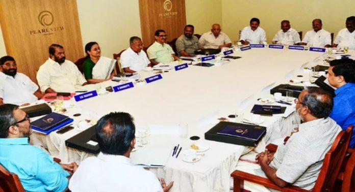 സർക്കാർ ഓഫീസുകൾ 5 ദിവസം ; അവസാന മന്ത്രിസഭാ യോഗത്തിൽ നാളെ നിർണായക തീരുമാനം സർക്കാർ ഓഫീസുകൾ 5 ദിവസം ; അവസാന മന്ത്രിസഭാ യോഗത്തിൽ നാളെ നിർണായക തീരുമാനം