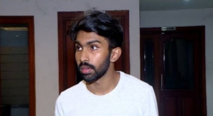 “വോട്ട് ചെയ്യാതിരിക്കാൻ കോളേജ് യുയുസിയെ ആക്രമിച്ച് തിരിച്ചറിയൽ കാർഡ് തട്ടിയെടുത്തു” ; എസ്എഫ്ഐക്കെതിരെ പരാതി “വോട്ട് ചെയ്യാതിരിക്കാൻ കോളേജ് യുയുസിയെ ആക്രമിച്ച് തിരിച്ചറിയൽ കാർഡ് തട്ടിയെടുത്തു” ; എസ്എഫ്ഐക്കെതിരെ പരാതി