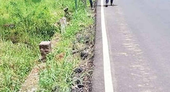 ചെങ്ങന്നൂർ-മാന്നാർ റോഡിൽ സുരക്ഷാ സംവിധാനങ്ങളില്ല ചെങ്ങന്നൂർ-മാന്നാർ റോഡിൽ സുരക്ഷാ സംവിധാനങ്ങളില്ല