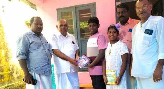 സ്നേഹസ്പർശത്തിന്റെയും വാർഡ് കോൺഗ്രസ് കമ്മിറ്റിയുടെയും നേതൃത്വത്തിൽ പഠനോപകരണ വിതരണം നടത്തി സ്നേഹസ്പർശത്തിന്റെയും വാർഡ് കോൺഗ്രസ് കമ്മിറ്റിയുടെയും നേതൃത്വത്തിൽ പഠനോപകരണ വിതരണം നടത്തി