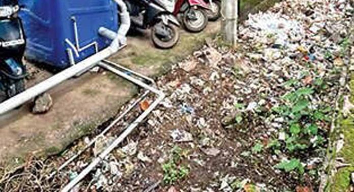 ശുചീകരണം കഴിഞ്ഞപ്പോൾ വീണ്ടും മാലിന്യം ശുചീകരണം കഴിഞ്ഞപ്പോൾ വീണ്ടും മാലിന്യം