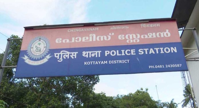 ബൈക്ക് പാര്ക്ക് ചെയ്യുന്നതിനെ ചൊല്ലി തര്ക്കം : ചിങ്ങവനം സ്റ്റേഷനിൽ പോലീസുകാര് തമ്മിലടിച്ചു ബൈക്ക് പാര്ക്ക് ചെയ്യുന്നതിനെ ചൊല്ലി തര്ക്കം : ചിങ്ങവനം സ്റ്റേഷനിൽ പോലീസുകാര് തമ്മിലടിച്ചു