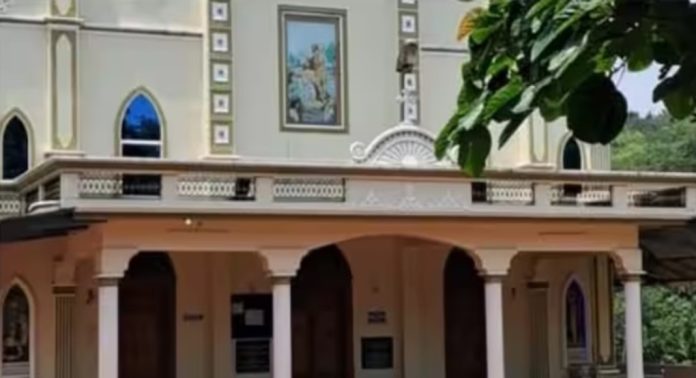 പത്തനംതിട്ടയില് പ്രാർത്ഥന സമയത്ത് പള്ളി വരാന്തയിലേക്ക് പാഞ്ഞുകയറി കാട്ടുപന്നി ; യുവതിയെ ഇടിച്ചിട്ടു പത്തനംതിട്ടയില് പ്രാർത്ഥന സമയത്ത് പള്ളി വരാന്തയിലേക്ക് പാഞ്ഞുകയറി കാട്ടുപന്നി ; യുവതിയെ ഇടിച്ചിട്ടു