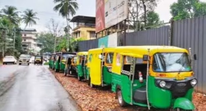 ഇന്ധനം നിറയ്ക്കാന് മണിക്കൂറുകള് കാത്തുനില്പ്പ് ; സിഎന്ജി ക്ഷാമത്തില് വലഞ്ഞ് തലസ്ഥാനത്തെ ഓട്ടോക്കാർ ഇന്ധനം നിറയ്ക്കാന് മണിക്കൂറുകള് കാത്തുനില്പ്പ് ; സിഎന്ജി ക്ഷാമത്തില് വലഞ്ഞ് തലസ്ഥാനത്തെ ഓട്ടോക്കാർ