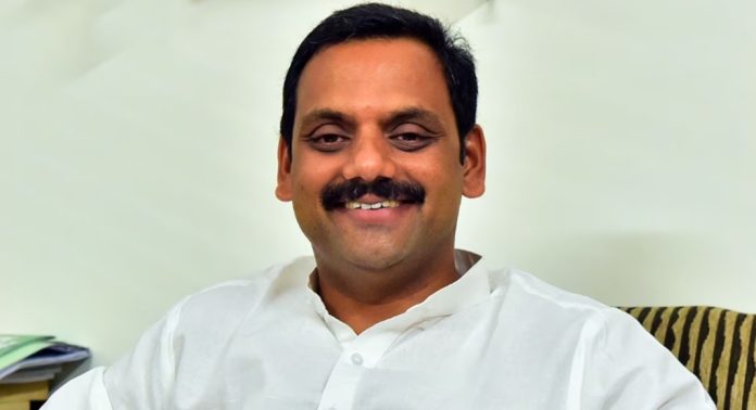 വിജയത്തിലേക്ക് കുതിച്ച് ഡീൻ കുര്യാക്കോസ് വിജയത്തിലേക്ക് കുതിച്ച് ഡീൻ കുര്യാക്കോസ്