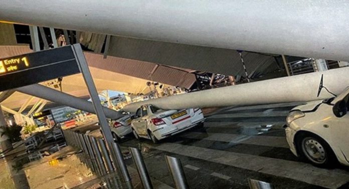 മേൽക്കൂര തകർന്ന് അപകടം : ഡല്ഹി വിമാനത്താവളത്തിലെ ഒന്നാം ടെർമിനലിന്റെ പ്രവർത്തനം നിർത്തിവെച്ചു മേൽക്കൂര തകർന്ന് അപകടം : ഡല്ഹി വിമാനത്താവളത്തിലെ ഒന്നാം ടെർമിനലിന്റെ പ്രവർത്തനം നിർത്തിവെച്ചു