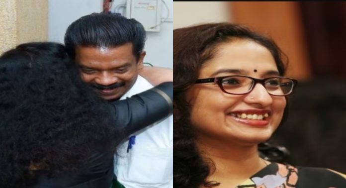 സ്നേഹത്തിന് പ്രോട്ടോക്കോൾ ഇല്ല ; മുൻ മന്ത്രിയെ ആലിംഗനം ചെയ്തത് ഹൃദയത്തിന്റെ ഭാഷയിൽ – ദിവ്യ എസ് അയ്യർ സ്നേഹത്തിന് പ്രോട്ടോക്കോൾ ഇല്ല ; മുൻ മന്ത്രിയെ ആലിംഗനം ചെയ്തത് ഹൃദയത്തിന്റെ ഭാഷയിൽ – ദിവ്യ എസ് അയ്യർ