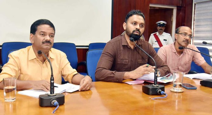റാന്നി മണ്ഡലത്തിലെ പദ്ധതികളുടെ അവലോകന യോഗം ചേര്ന്നു റാന്നി മണ്ഡലത്തിലെ പദ്ധതികളുടെ അവലോകന യോഗം ചേര്ന്നു