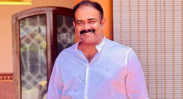 സെൽഫി പോസ്റ്റ് ചെയ്യുമെന്ന് ഭീഷണി ; വനിത ഡോക്ടറിൽ നിന്ന് ഏഴ് ലക്ഷം രൂപയും 30 പവനും കവർന്നു; വ്ലോഗർ ‘ഫുഡി മേനോൻ’ പിടിയിൽ സെൽഫി പോസ്റ്റ് ചെയ്യുമെന്ന് ഭീഷണി ; വനിത ഡോക്ടറിൽ നിന്ന് ഏഴ് ലക്ഷം രൂപയും 30 പവനും കവർന്നു; വ്ലോഗർ ‘ഫുഡി മേനോൻ’ പിടിയിൽ
