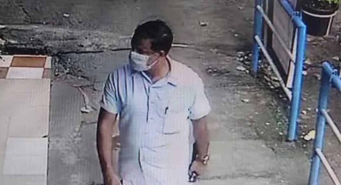 കടകളിലെത്തി ഉടമയുടെ പേര് പറഞ്ഞ് ജീവനക്കാരില് നിന്ന് പണം തട്ടുന്ന വിരുതന്റെ തട്ടിപ്പ് തുടരുന്നു കടകളിലെത്തി ഉടമയുടെ പേര് പറഞ്ഞ് ജീവനക്കാരില് നിന്ന് പണം തട്ടുന്ന വിരുതന്റെ തട്ടിപ്പ് തുടരുന്നു