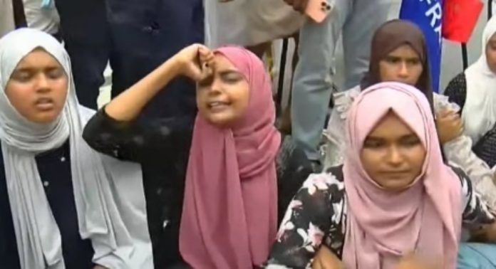 പ്ലസ് വൺ സീറ്റ് പ്രതിസന്ധി : മന്ത്രി വി അബ്ദുറഹ്മാന്റെ ഓഫീസിലേക്ക് മാർച്ച് നടത്തി ഫ്രറ്റേണിറ്റി പ്ലസ് വൺ സീറ്റ് പ്രതിസന്ധി : മന്ത്രി വി അബ്ദുറഹ്മാന്റെ ഓഫീസിലേക്ക് മാർച്ച് നടത്തി ഫ്രറ്റേണിറ്റി