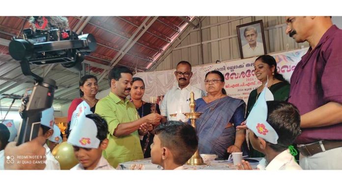 പുത്തൻ പ്രതീക്ഷകൾ ഉണർത്തി ബ്ലോക്ക് തല പ്രവേശനോത്സവം പുത്തൻ പ്രതീക്ഷകൾ ഉണർത്തി ബ്ലോക്ക് തല പ്രവേശനോത്സവം