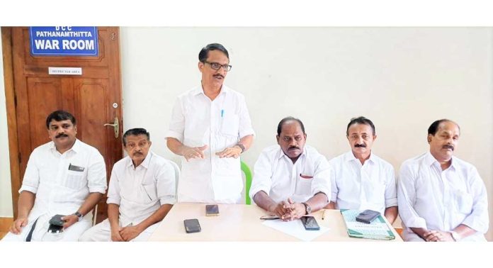 സംസ്ഥാന സര്ക്കാര് തദ്ദേശസ്വയംഭരണ സ്ഥാപനങ്ങളെ ശ്വാസം മുട്ടിക്കുന്നു : അഡ്വ. പഴകുളം മധു സംസ്ഥാന സര്ക്കാര് തദ്ദേശസ്വയംഭരണ സ്ഥാപനങ്ങളെ ശ്വാസം മുട്ടിക്കുന്നു : അഡ്വ. പഴകുളം മധു