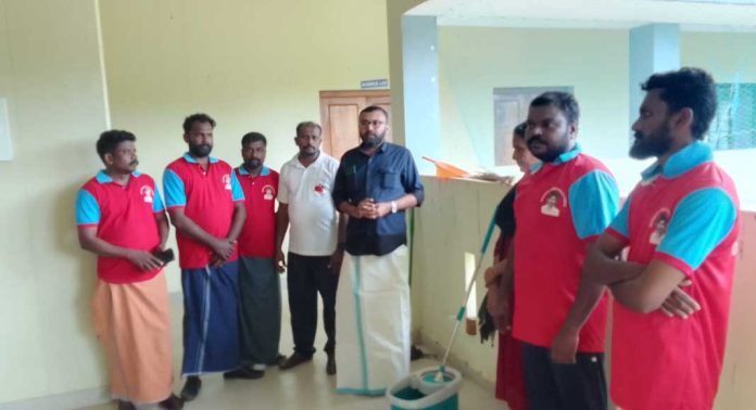 റാന്നി മണ്ഡലം കമ്മിറ്റിയുടെ നേതൃത്വത്തിൽ ഇടമുറി സ്കൂളും പരിസരവും ശുചീകരിച്ചു റാന്നി മണ്ഡലം കമ്മിറ്റിയുടെ നേതൃത്വത്തിൽ ഇടമുറി സ്കൂളും പരിസരവും ശുചീകരിച്ചു