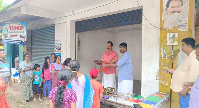 കുട്ടികൾക്ക് പഠനോപകരണങ്ങൾ വിതരണം ചെയ്തു കുട്ടികൾക്ക് പഠനോപകരണങ്ങൾ വിതരണം ചെയ്തു