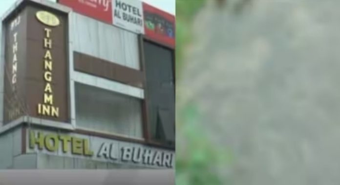 കക്കൂസ് മാലിന്യം പുഴയിലേക്ക് ഒഴുക്കി ; മൂന്നാറിൽ ഹോട്ടലും റിസോർട്ടും പൂട്ടിച്ചു കക്കൂസ് മാലിന്യം പുഴയിലേക്ക് ഒഴുക്കി ; മൂന്നാറിൽ ഹോട്ടലും റിസോർട്ടും പൂട്ടിച്ചു