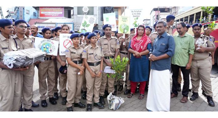 പരിസ്ഥിതി സംരക്ഷണ സന്ദേശവുമായി വിദ്യാർത്ഥികൾ ; ബോധവൽക്കരണവും തുണിസഞ്ചി വിതരണവും നടത്തി പരിസ്ഥിതി സംരക്ഷണ സന്ദേശവുമായി വിദ്യാർത്ഥികൾ ; ബോധവൽക്കരണവും തുണിസഞ്ചി വിതരണവും നടത്തി
