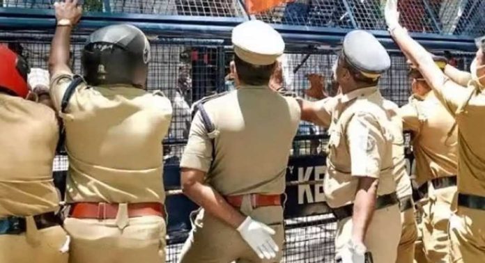 പോലീസുകാർക്കിടയിലെ ആത്മഹത്യ : അടിയന്തിര ഇടപെടൽ വേണമെന്ന് മനുഷ്യാവകാശ കമ്മീഷൻ പോലീസുകാർക്കിടയിലെ ആത്മഹത്യ : അടിയന്തിര ഇടപെടൽ വേണമെന്ന് മനുഷ്യാവകാശ കമ്മീഷൻ