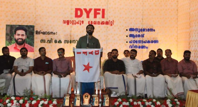 ഡിവൈഎഫ്ഐ വയ്യാറ്റുപ്പുഴ മേഖലാ കമ്മിറ്റിയുടെ നേതൃത്വത്തിൽ ഉന്നത വിജയം നേടിയ വിദ്യാർത്ഥികളെ അനുമോദിച്ചു ഡിവൈഎഫ്ഐ വയ്യാറ്റുപ്പുഴ മേഖലാ കമ്മിറ്റിയുടെ നേതൃത്വത്തിൽ ഉന്നത വിജയം നേടിയ വിദ്യാർത്ഥികളെ അനുമോദിച്ചു