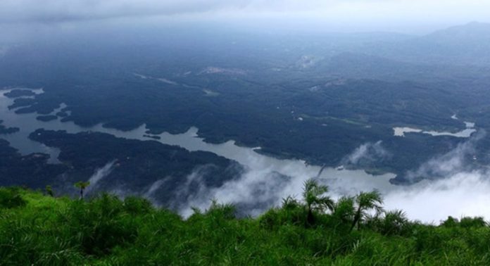 ഇടിമിന്നൽ ജാഗ്രത : ഇലവീഴാപുഞ്ചിറയിലും ഇല്ലിക്കൽകല്ലിലും സഞ്ചാരികൾക്ക് രണ്ടു ദിവസം വിലക്ക് ഇടിമിന്നൽ ജാഗ്രത : ഇലവീഴാപുഞ്ചിറയിലും ഇല്ലിക്കൽകല്ലിലും സഞ്ചാരികൾക്ക് രണ്ടു ദിവസം വിലക്ക്