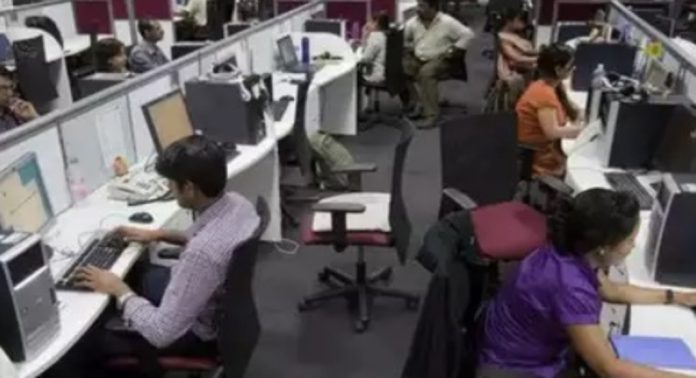 ഐടി മേഖലയില് ‘നിശബ്ദ പിരിച്ചുവിടല്’ കൂടുന്നു ; ജോലി നഷ്ടമായത് ആയിരങ്ങള്ക്ക് ഐടി മേഖലയില് ‘നിശബ്ദ പിരിച്ചുവിടല്’ കൂടുന്നു ; ജോലി നഷ്ടമായത് ആയിരങ്ങള്ക്ക്
