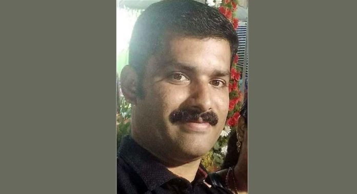 കട്ടപ്പനയിൽ ഭാര്യവീട്ടിലെത്തിയ യുവാവിനെ അയൽവാസി വെട്ടിക്കൊന്ന സംഭവം ; നടുങ്ങി നാട്, കാരണം ഇതുവരെ വ്യക്തമല്ല കട്ടപ്പനയിൽ ഭാര്യവീട്ടിലെത്തിയ യുവാവിനെ അയൽവാസി വെട്ടിക്കൊന്ന സംഭവം ; നടുങ്ങി നാട്, കാരണം ഇതുവരെ വ്യക്തമല്ല
